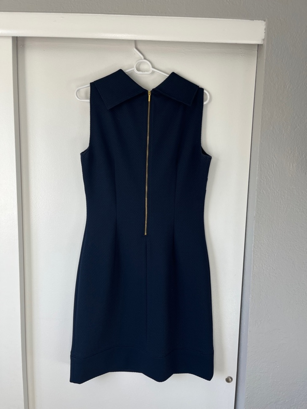 Sleeveless Navy Textured Shift Dress - Picture 4 of 5